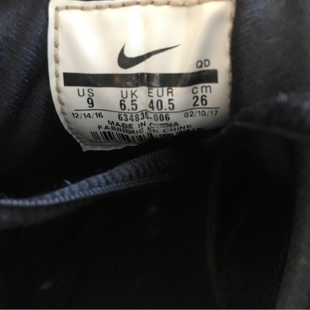 Nike stylish black